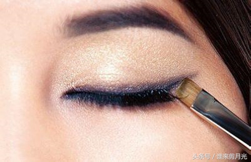 烟熏妆的正确妆容方法,烟熏妆的画法教程自然妆容怎么化
