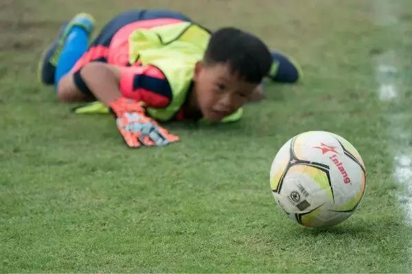 城事｜别笑！真人真事！番禺这群学生的体育课是语文老师教的！
