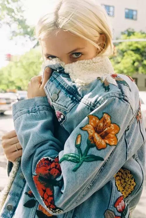 supreme lv联名的红色帽衫照片 (nike lv supreme三方联名)