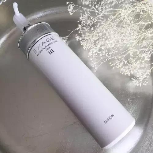 这些水乳塑造肌肤质感与弹性,激活肌肤新能量,水润补水一整天