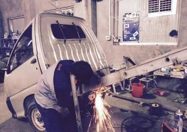 鸥翼门车型,大七座最新款五菱神车