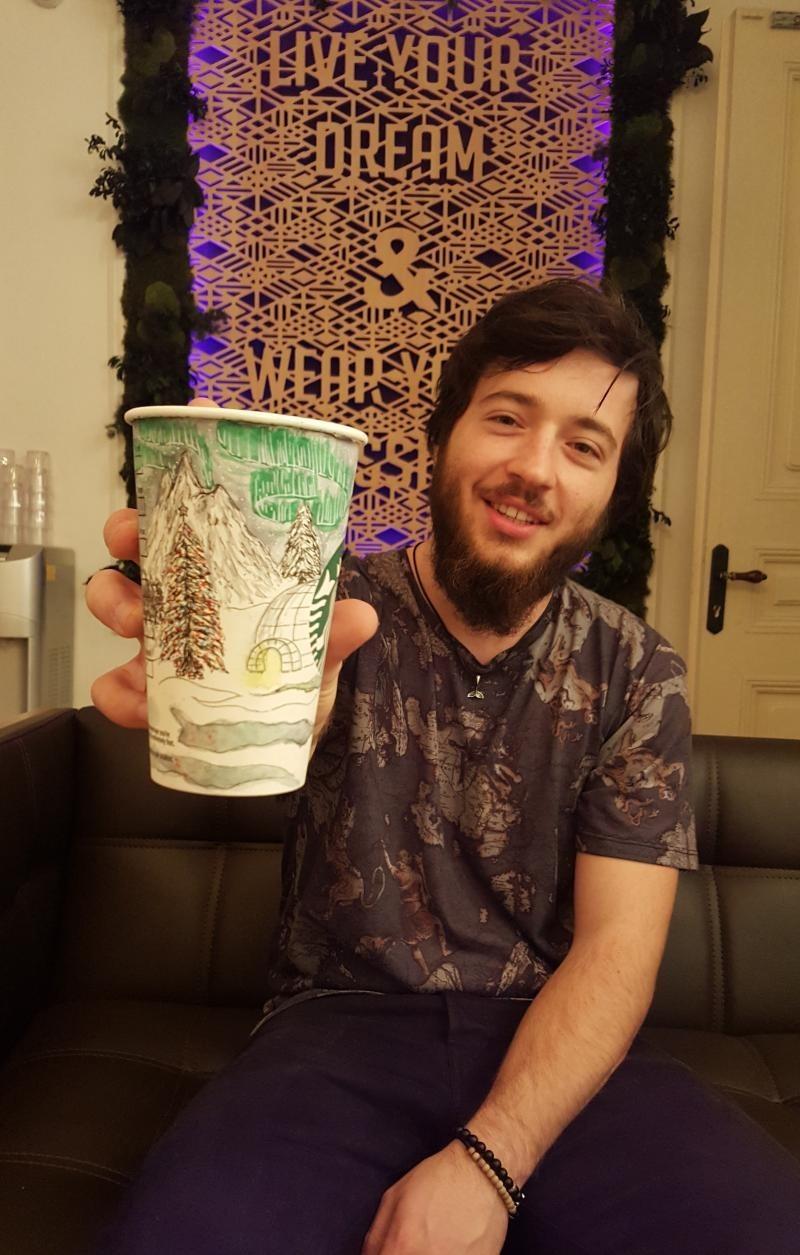 22岁大学生，靠一支画笔就能环游世界，他是怎么做到的？