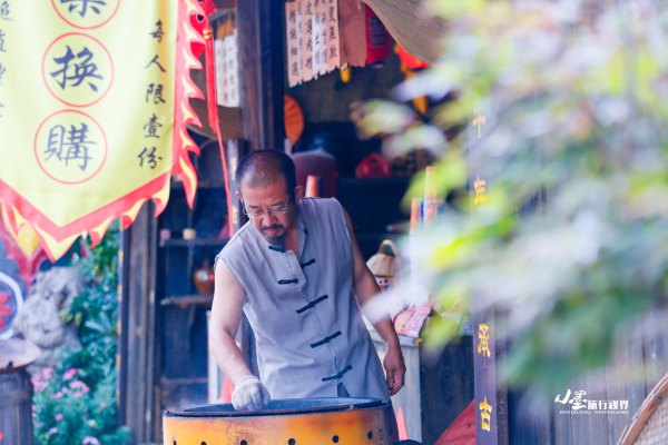 历史底蕴与现代繁华在此交融,历史与现代并存的城市