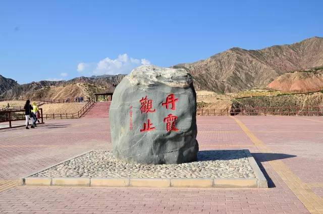 老爷子陪老伴穷游,带着老伴穷游