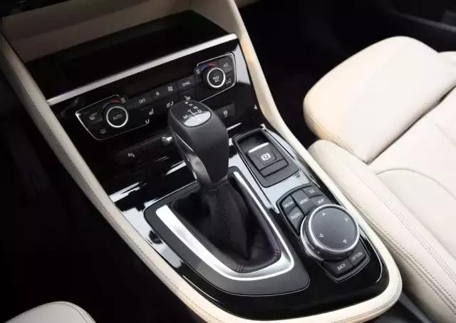 16款宝马220i旅行车评测,2019款宝马220i旅行版测评视频