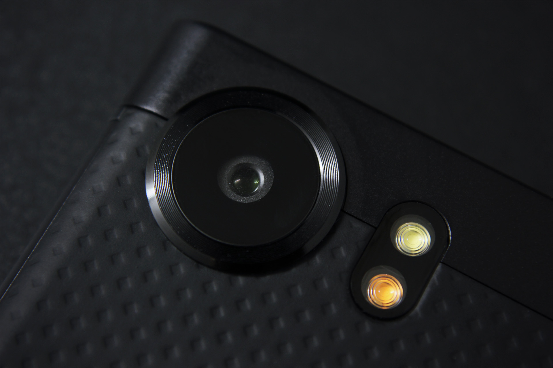 黑莓keyone神操作,黑莓keyone普通版和精英版