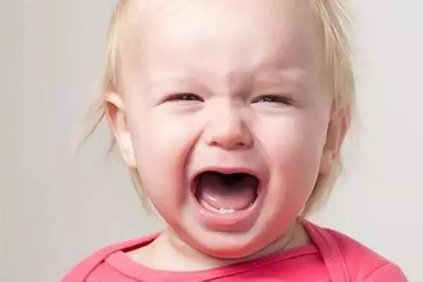 宝宝上火拉便便是怎样的,宝宝大便哭闹拉完就好