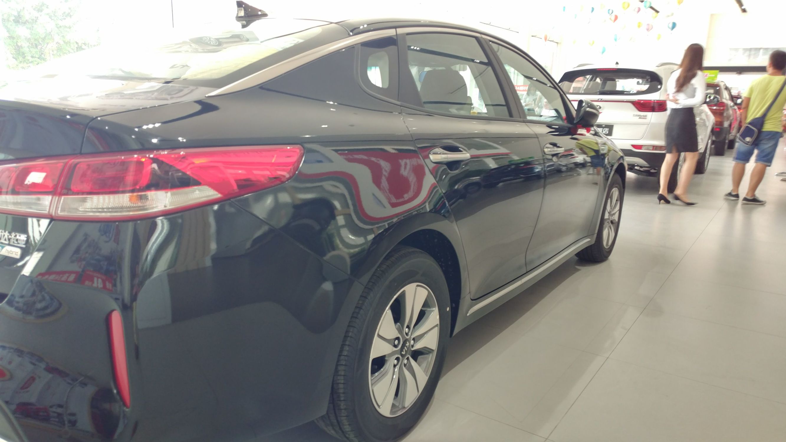 起亚k52.0落地,起亚k5裸车价17万落地大概要多少