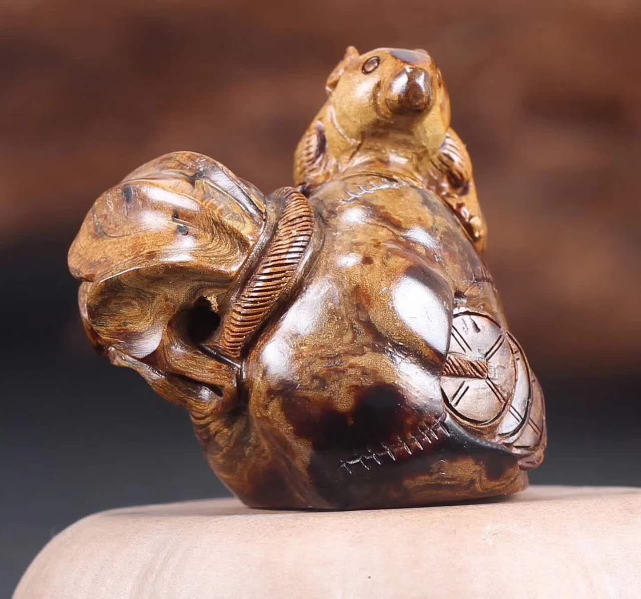 比起珠光宝气的华而不实，献身制成烟嘴的海柳可谓功德无量！