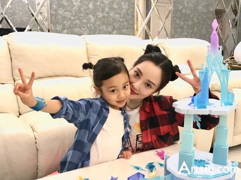 一年级小朋友喜欢老师的原因,一年级小朋友与老师关系融洽