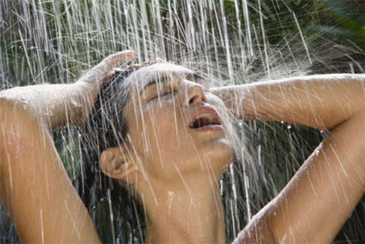 盐有什么美容作用,用盐洗澡对身体有什么好处