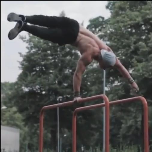 健身小白新手入门俯卧撑怎么练,零基础俯卧撑练下胸