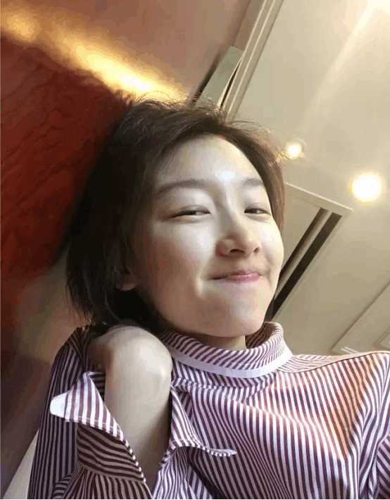 秦舒培素颜晒娃获称赞,秦舒培年轻容颜