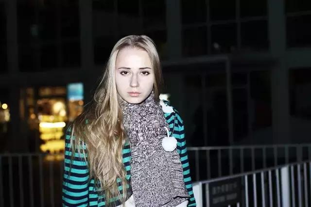 闪光灯压光教程图解,热靴闪光灯外景拍摄压光技巧