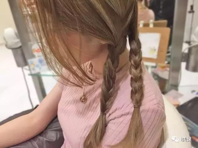 冰雪女王侧马尾编发教程从左到右,侧编发加后方鱼骨辫优雅盘发