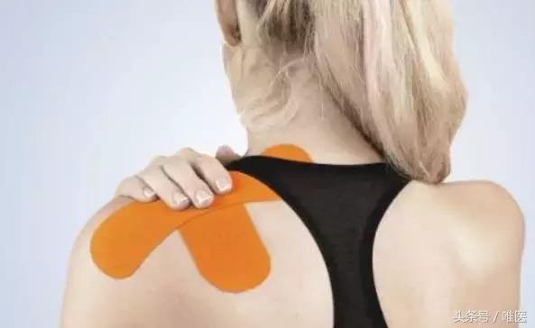 肩关节疼痛可能是肩周炎吗,肩周炎引起的肩关节疼痛怎么办