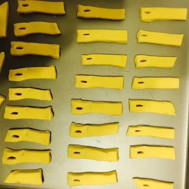 宝宝出牙期买牙胶还是磨牙饼干,怎么自制无糖无盐宝宝磨牙饼干