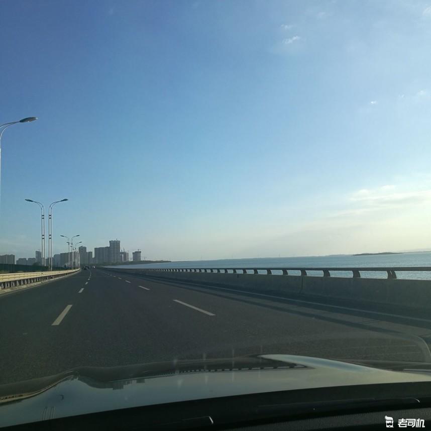 了解奔驰e级,体验一下全新奔驰e级车