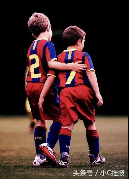 怎么从小培养孩子的足球能力,怎么让孩子更快了解足球的位置