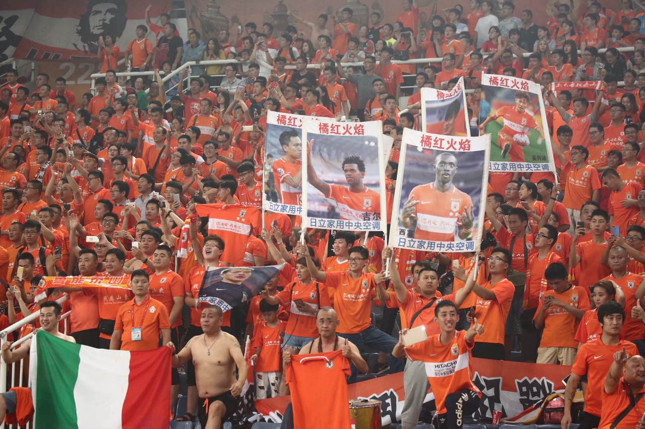 赞鲁能！点球被取消没人围裁判，票源充足黄牛卖票打五折烂手里！