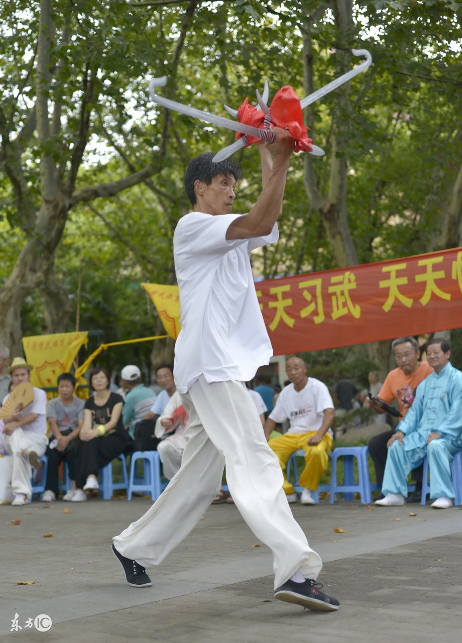 古代兵器虎挠双钩值多少钱,中国武术双钩教学视频
