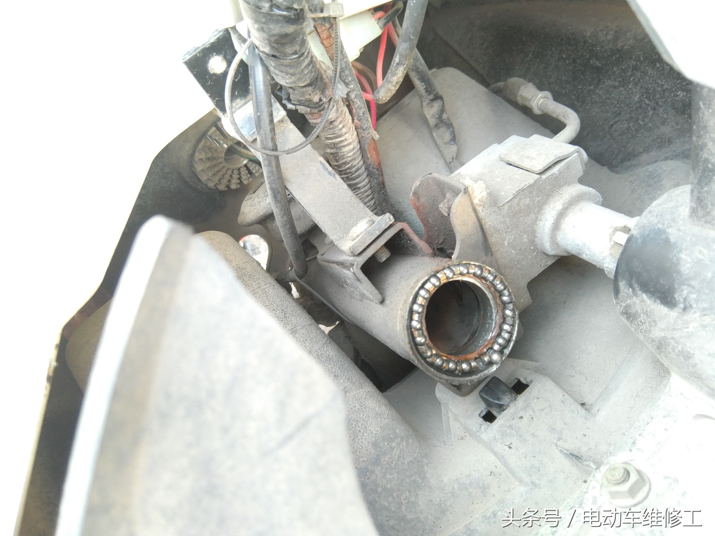 电动车车头反复晃动怎么解决,电动车车头晃动维修全教程
