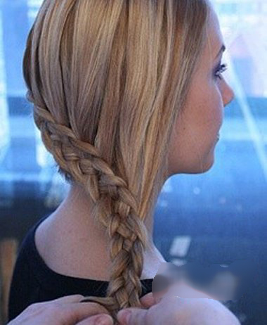 鱼尾辫怎么编最简单最好看,头发不长不短怎样编最好看