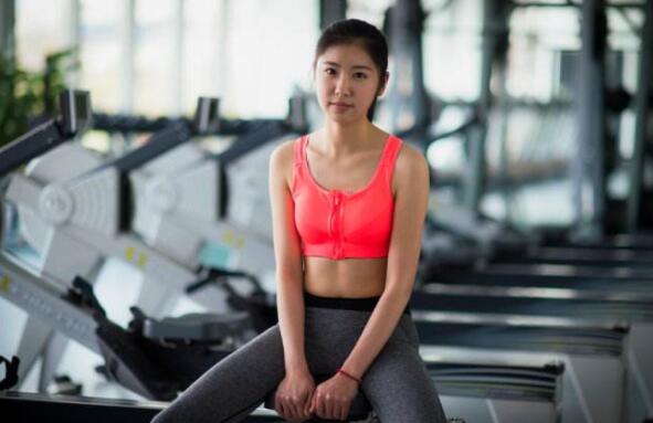 鼻梁色素沉着黑斑怎么祛除,眼镜压过鼻梁黑色素沉积