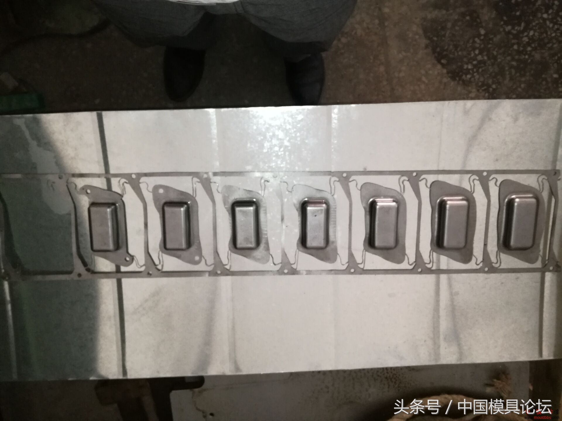 盒子拉伸模具设计,方形盒子冲压模具视频