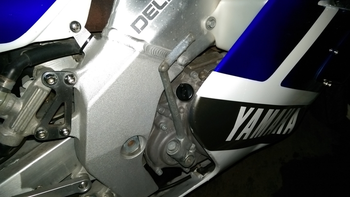 试驾89款雅马哈TZR250二冲程运动摩托车