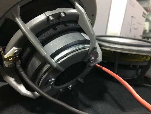 终究还是没抵挡住诱惑,最终还是抵挡不住诱惑