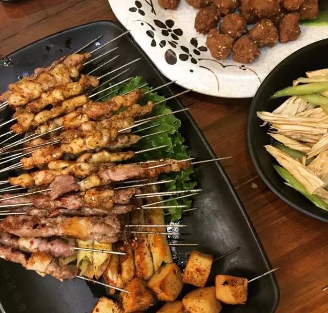 北京十大必吃连锁店,京城最火的12家撸串圣地