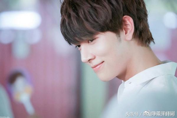 泰国时尚圈新晋宠儿神哥GxxodItthipat轻松驾驭百变造型