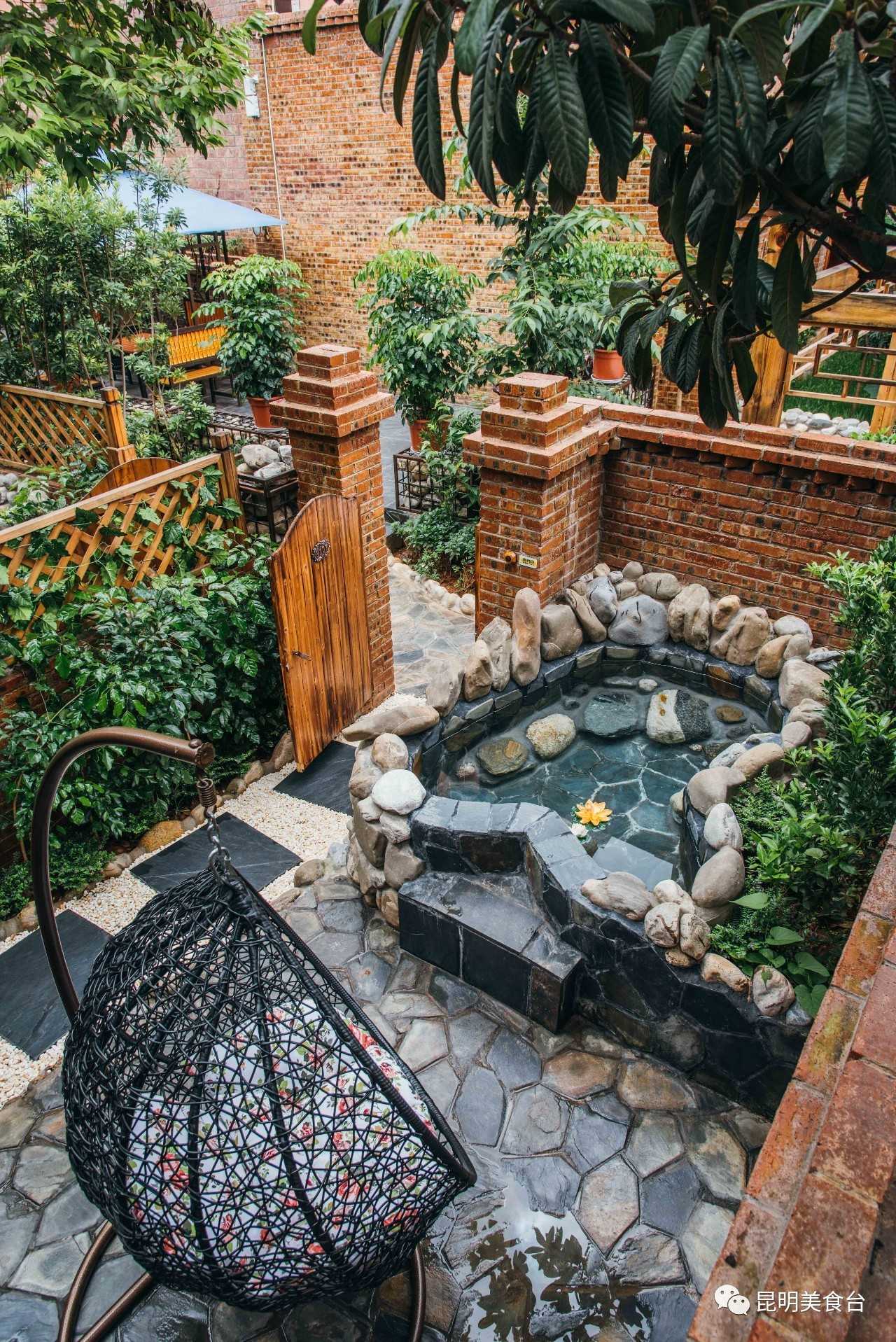 云南最神秘的六个野温泉，峡谷弥漫雾气小鱼咬脚，车底盘常常被刮