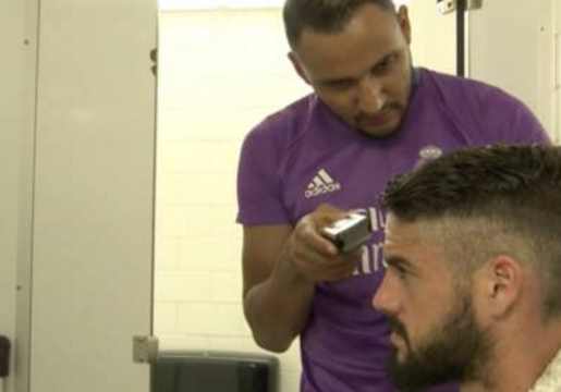 图说足坛球星业余特长，梅西弹钢琴惊艳全场！谁说他们只会踢球