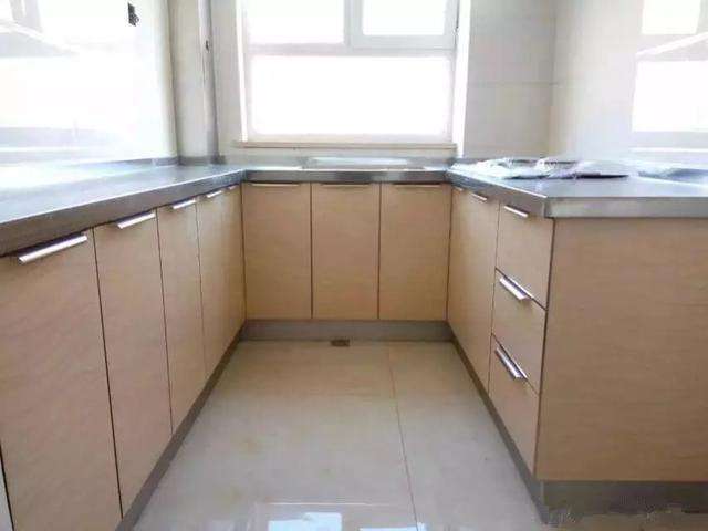 瓷砖橱柜到底省不省钱,装修师傅说瓷砖好看