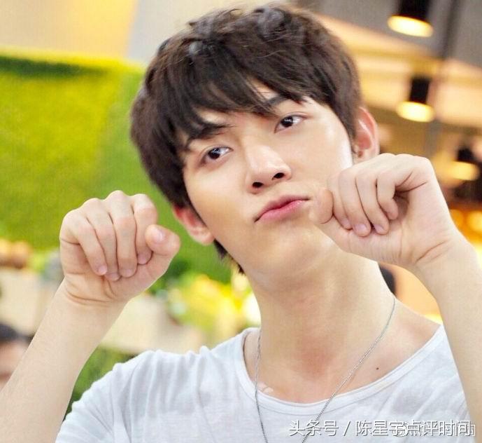 泰国时尚圈新晋宠儿神哥GxxodItthipat轻松驾驭百变造型