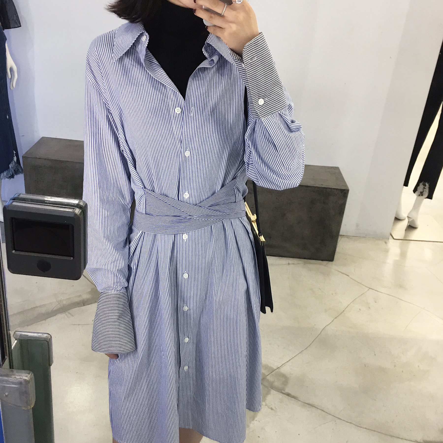 轻奢女人味连衣裙搭配,低调的时尚单品搭配连衣裙