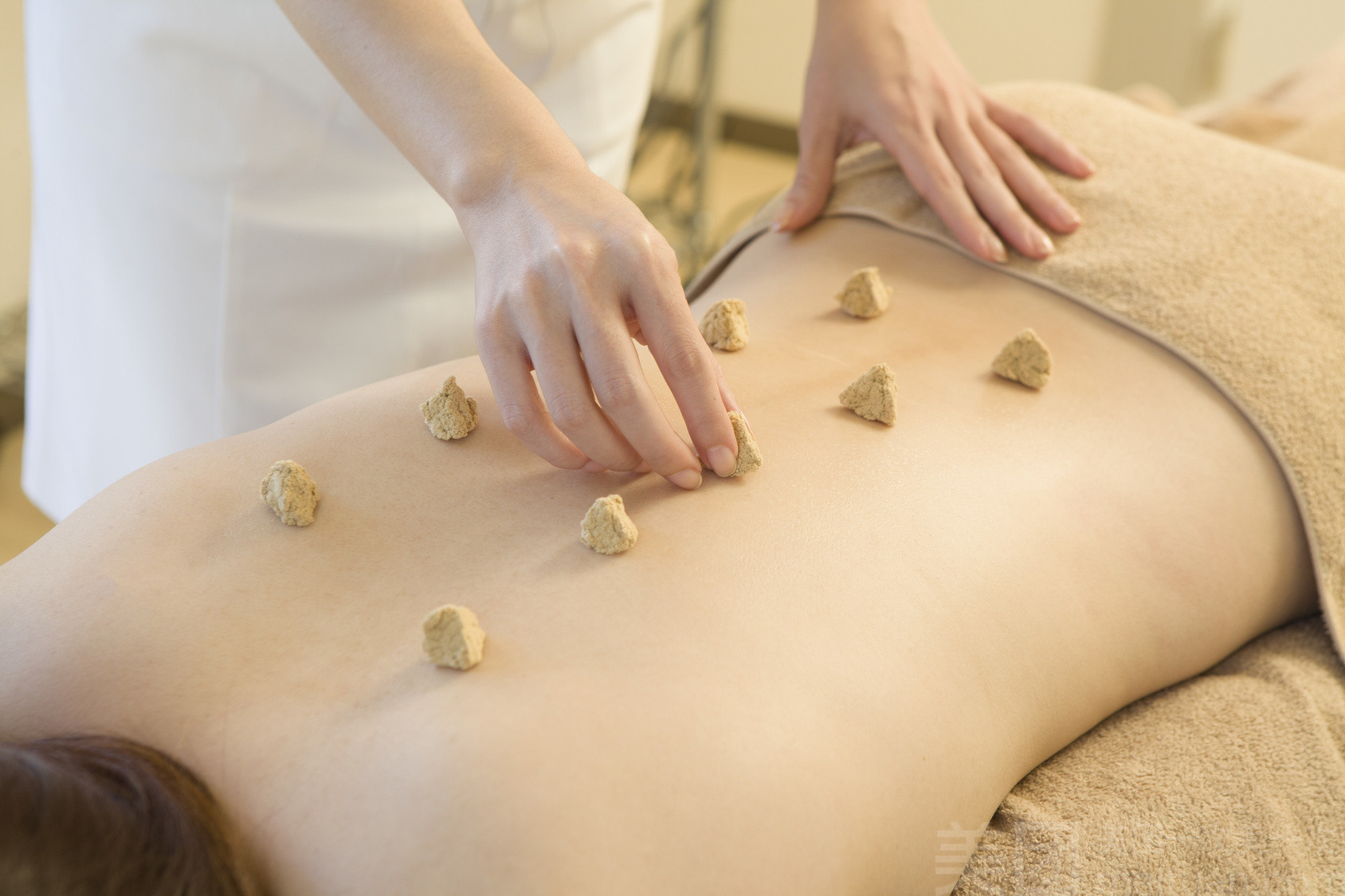 秋天艾灸哪个部位最好,秋天艾灸三个穴位冬天想生病都难