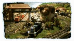 要主子还是火车？当喵星人侵入你的宝贝火车模型沙盘之后