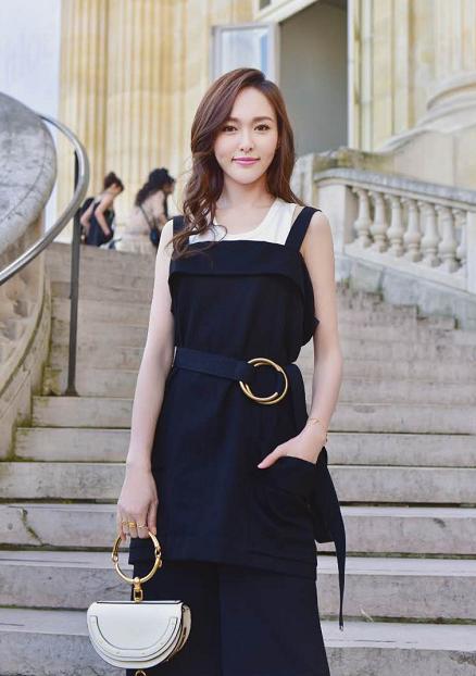 杨幂饱满额头的发型,额头高怎么卷出来好看