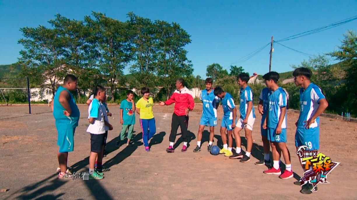 “死亡爬行”虐哭球员希望小学留下珍贵回忆
