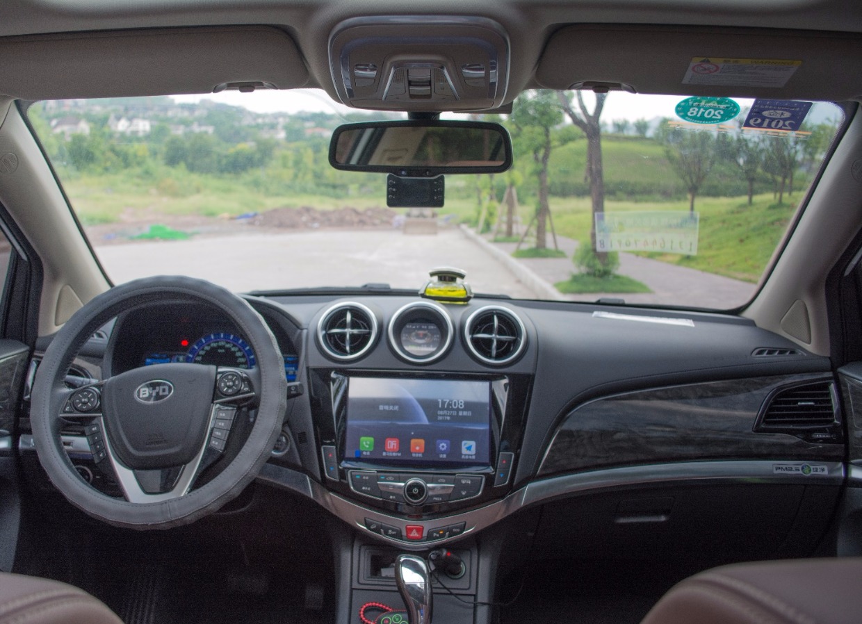 比亚迪s7多少公里换变速箱油,比亚迪s7变速箱是干式还是湿式