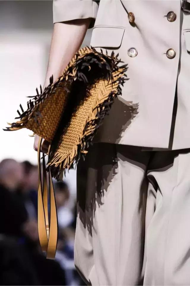 带货女王杨幂又出新花样了,杨幂私服带货