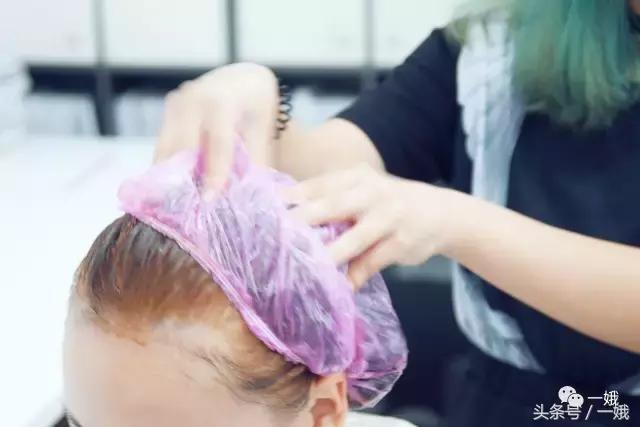 如何评价李宇春的先锋感时尚造型,李宇春怎么打扮都像中性人