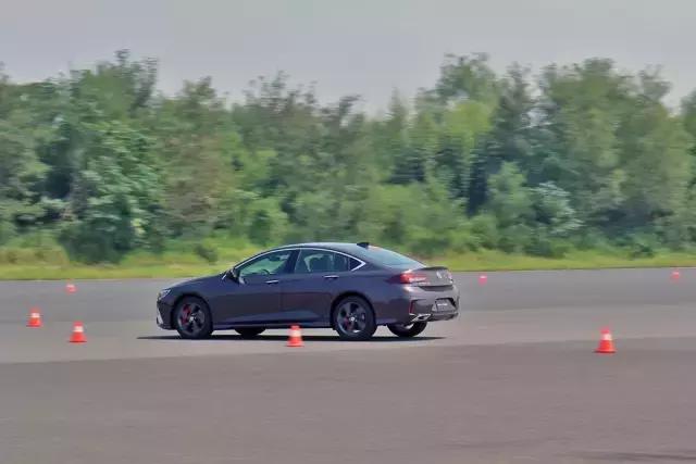 君威gs与标致508l底盘对比,新款君威gs底盘顶起来长什么样