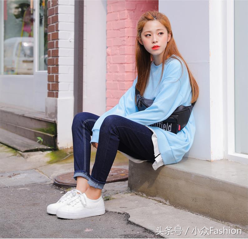 韩国女生卫衣搭配图片,适合女汉子卫衣穿搭拍照姿势教程