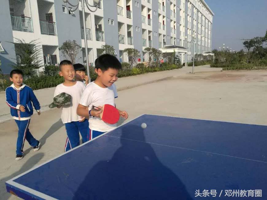 邓州春雨国文中学,邓州市春雨国文学校军训活动