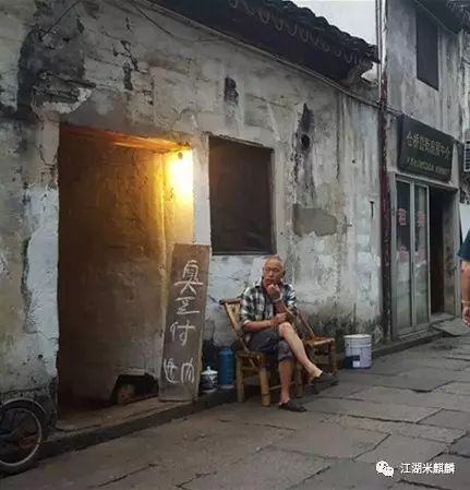 绍兴百年老字号美食臭豆腐,100块钱吃遍水塔美食街