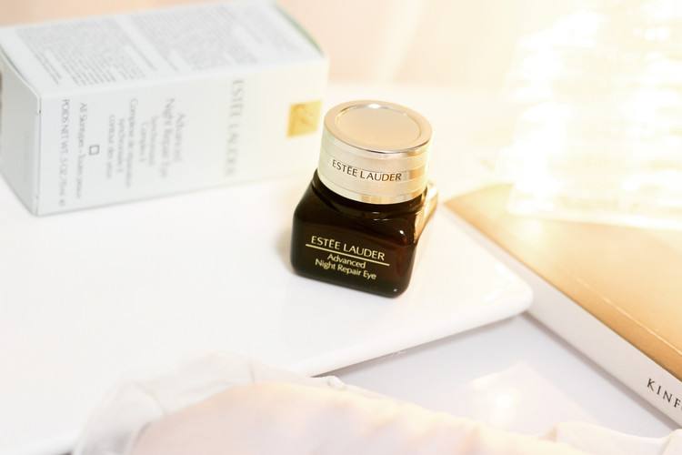 针对黑眼圈和眼袋最好用的眼霜,年纪轻轻就眼袋重